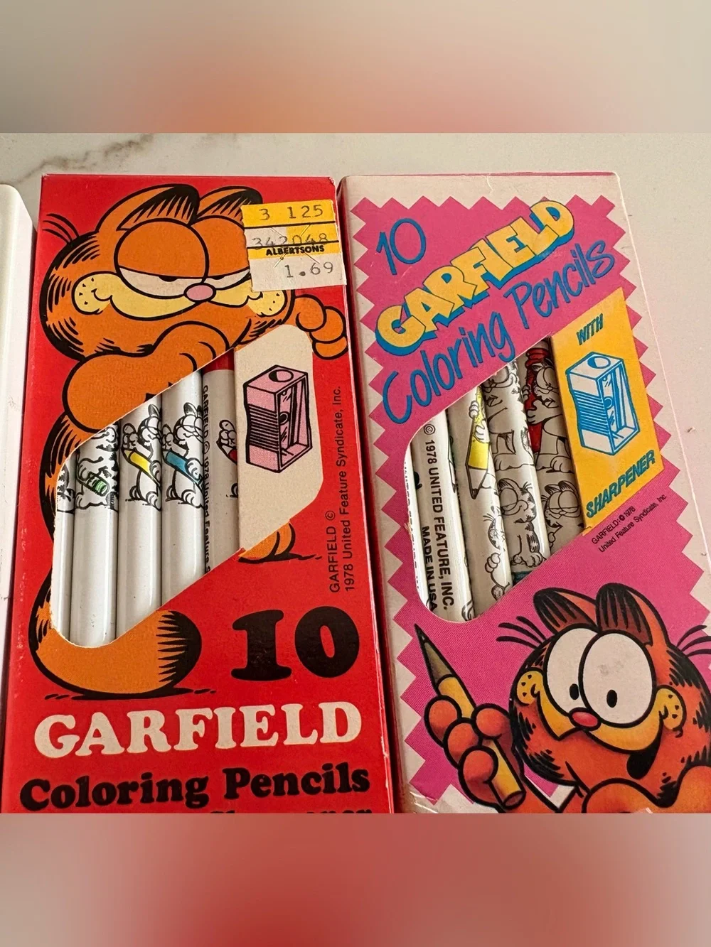 Vintage Garfield lot: pencils, crayons and stamps